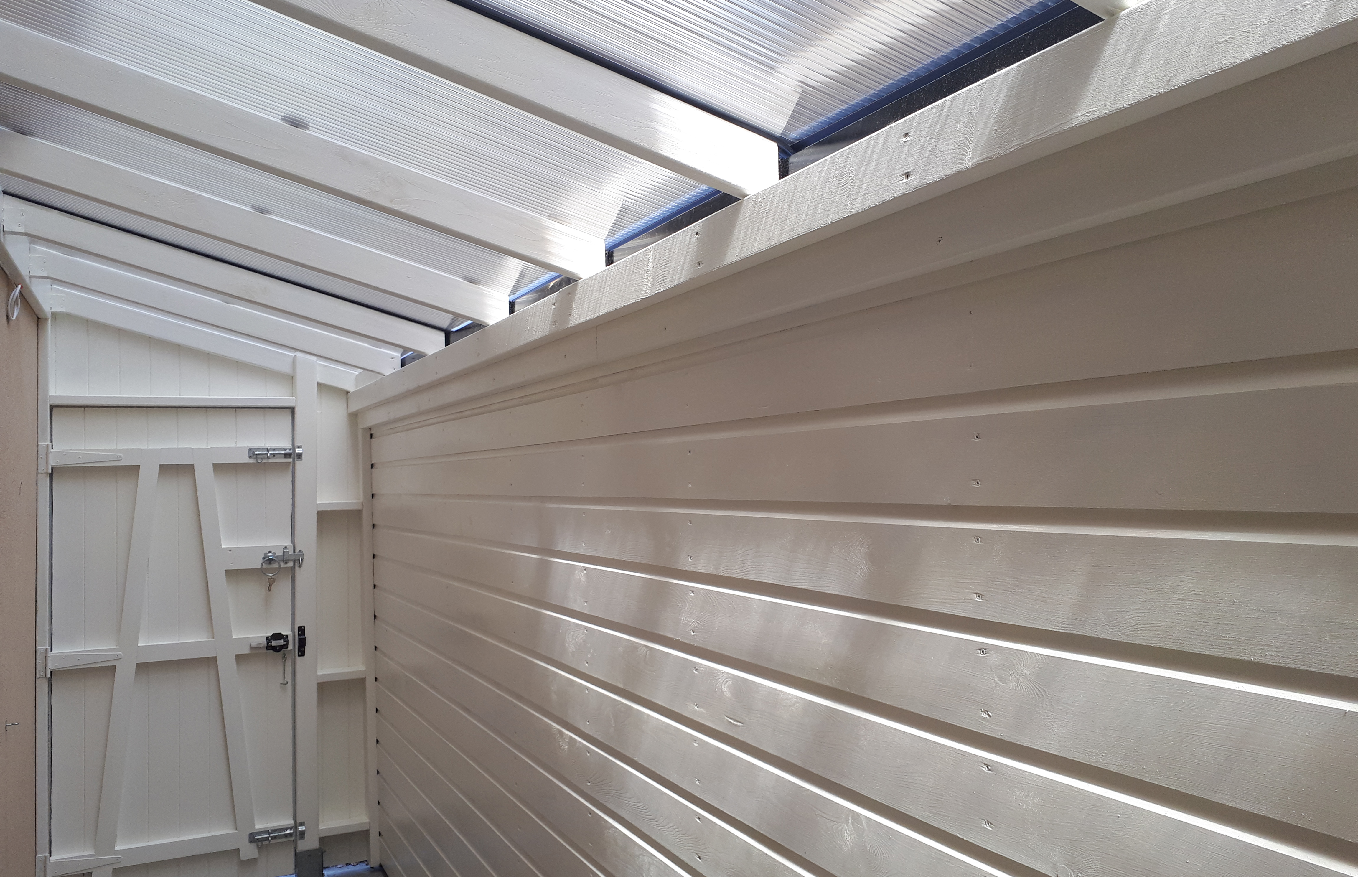 Roofed Side Passage for Storage